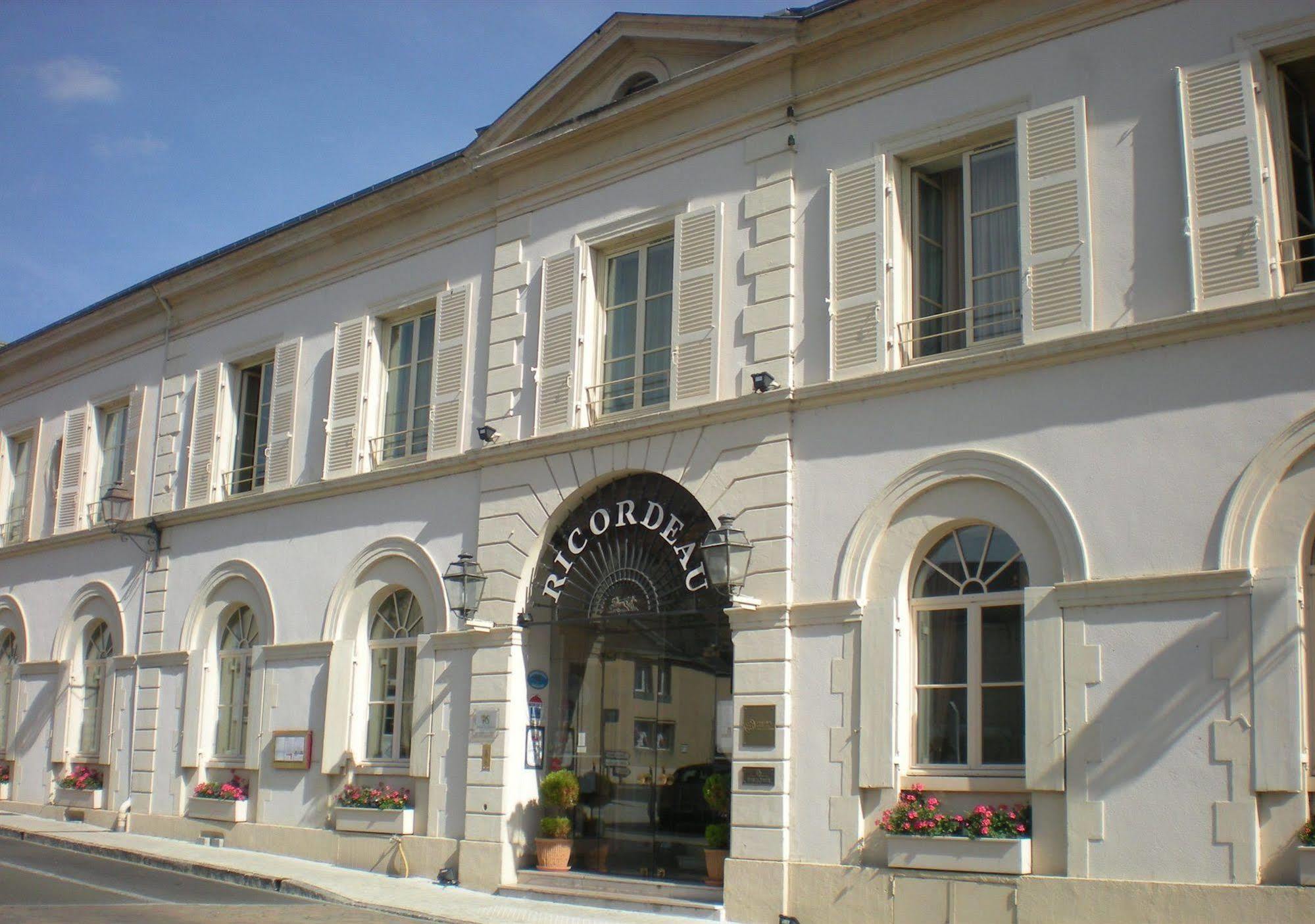 Hotel-Restaurant Ricordeau Loué Exteriör bild